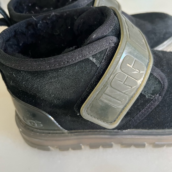 Ugg - Picture 3 of 7